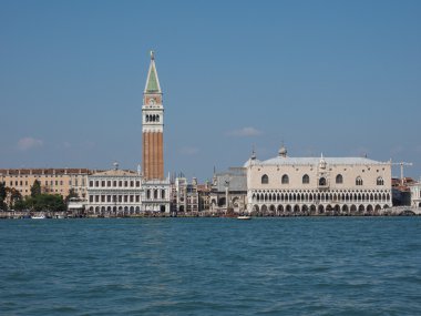 St Mark Meydanı fron Venedik'te San Marco Havzası gördüm