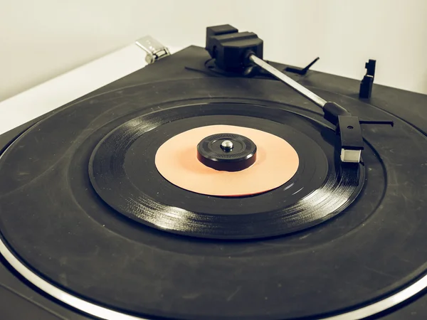 Vintage looking Vinyl record on turntable — Stock Photo, Image