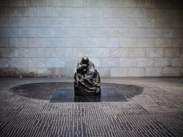 Neue Wache (νέα φυλάκιο) γλυπτική στο Βερολίνο (Hdr) — Φωτογραφία Αρχείου