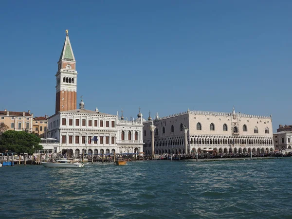 Plaza de San Marcos vista desde la cuenca de San Marcos en Venecia —  Fotos de Stock