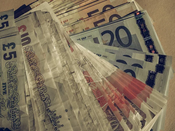 Klasyczne banknoty euro i funty — Zdjęcie stockowe