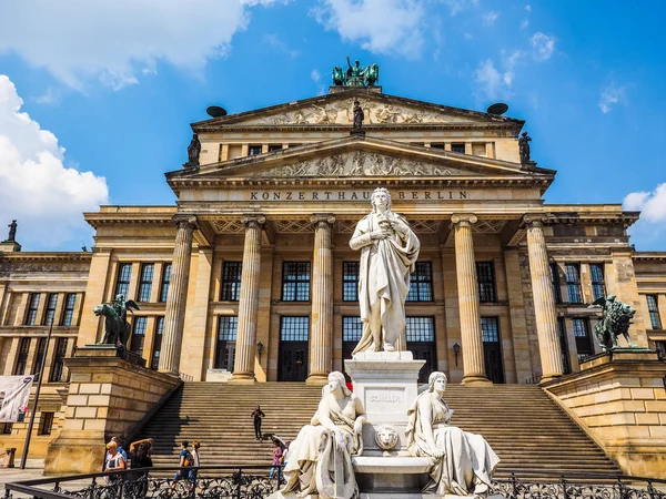 Estatua de Schiller frente a Konzerthaus en Berlín (HDR ) — Foto de Stock