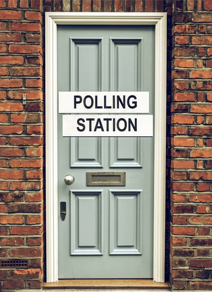 Vintage görünümlü Oy kullanma istasyonu — Stok fotoğraf
