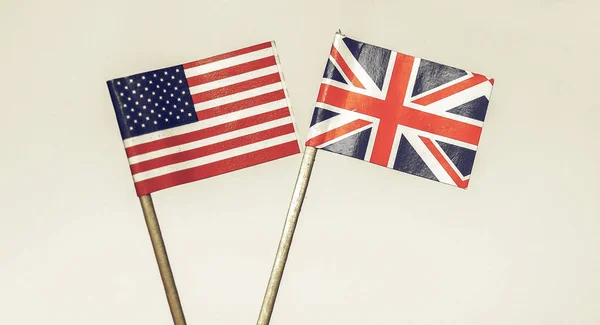 Vintage op zoek van Britse en Amerikaanse vlaggen — Stockfoto