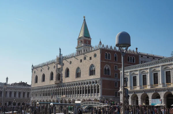 Toeristen een bezoek aan Venetië — Stockfoto