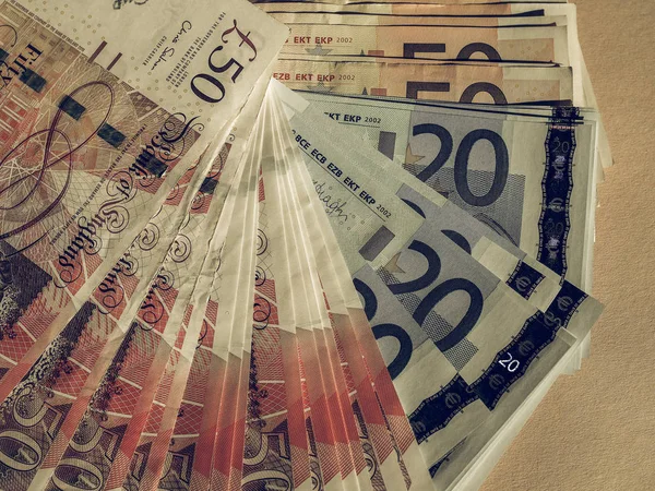 Sedlar i euro och pund — Stockfoto