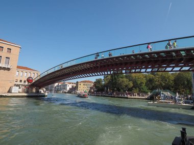 Ponte della costituzione Venedik