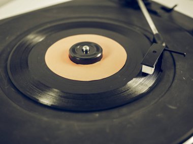 Plak platformunda vinil görünümlü plak