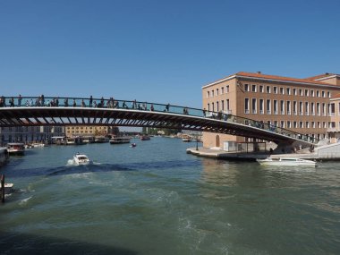 Ponte della costituzione Venedik