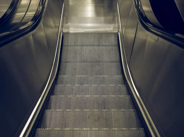 Rocznika Szukam schodów ruchomych schodów — Zdjęcie stockowe