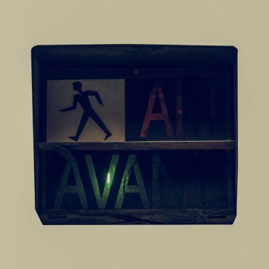 Vintage görünümlü yeşil trafik ışığı