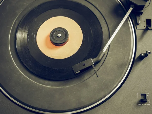 Vintage looking Vinyl record on turntable — Stock Photo, Image