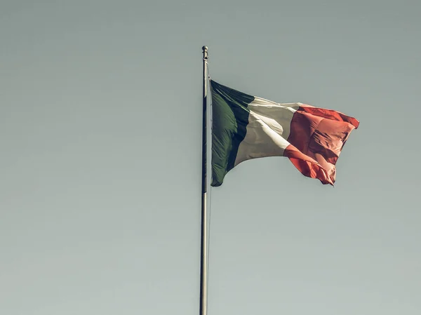 Vintage drapeau italien à la recherche — Photo