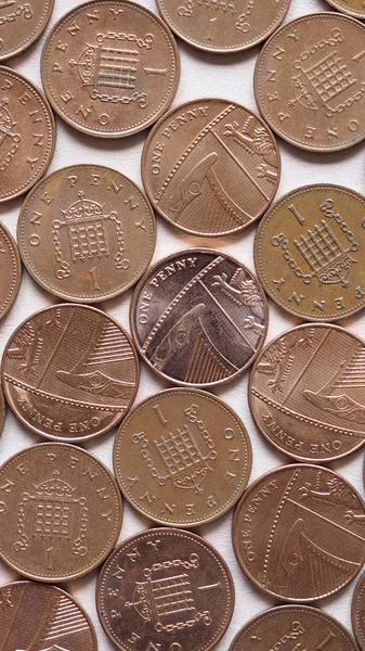 Монеты GBP Pound - вертикальные — стоковое фото