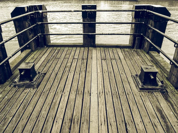 Vintage vypadající palubní pier — Stock fotografie