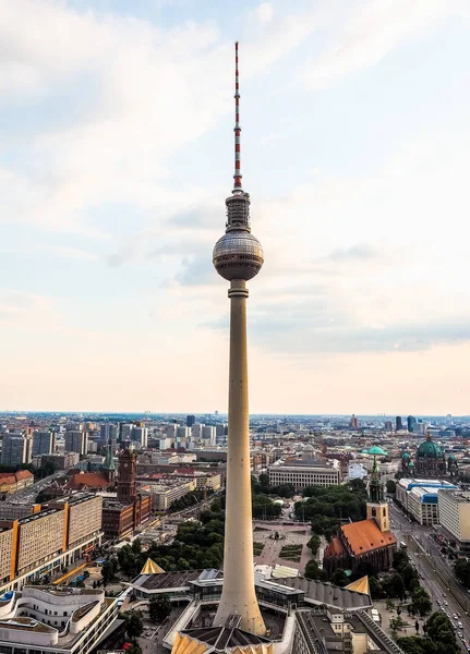 Fernsehturm (televizní věž) v Berlíně (Hdr) — Stock fotografie