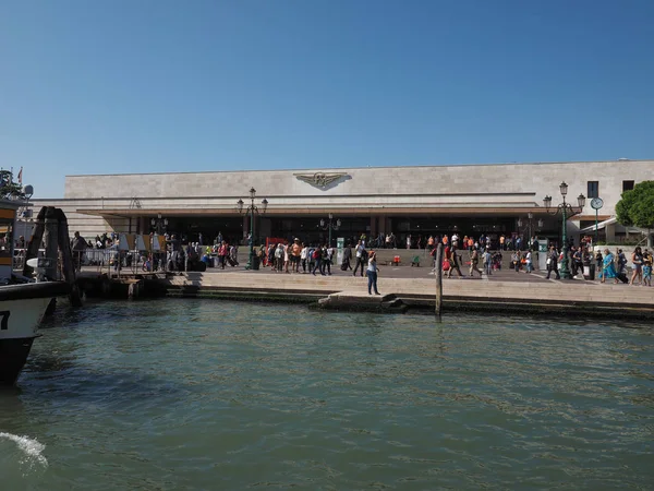 Tågstationen Santa Lucia i Venedig — Stockfoto