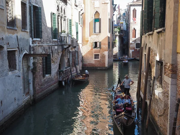 Venedik gelen turist — Stok fotoğraf