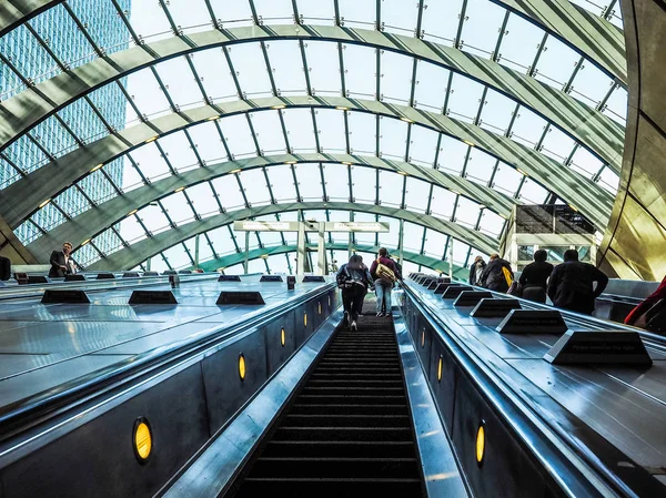 Canary Wharf tube station in London (HDR) — Stock Photo, Image