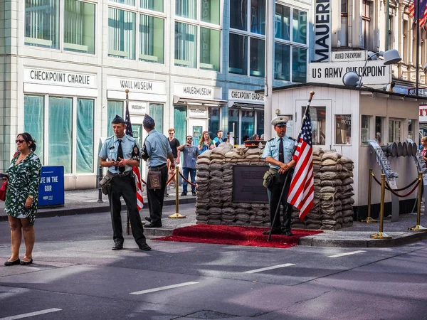 Checkpoint Charlie (Hdr Berlin'de)