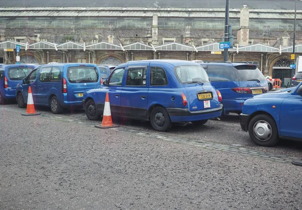 Taxis en la estación de Temple Meads en Bristol —  Fotos de Stock