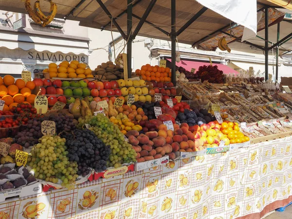 Fruitmarkt in Venetië — Stockfoto