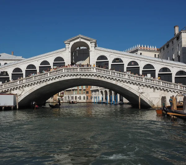 Puente de Rialto en Venecia — Foto de Stock