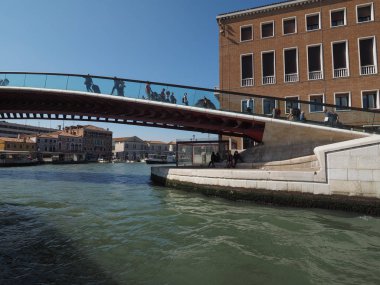 Ponte della costituzione Venedik