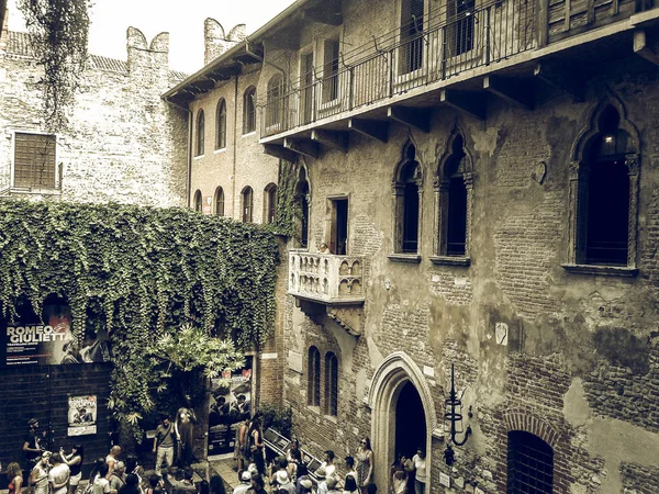 House of Juliet in Verona vintage desaturated — Stock Photo, Image