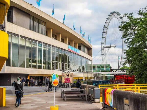 Tourists on the South Bank (HDR) — Stock Photo, Image