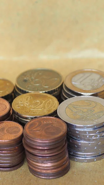 Monete Euro pila - verticale — Foto Stock