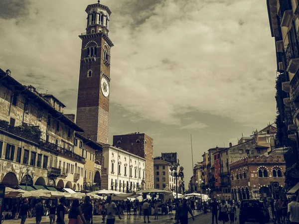 Piazza delle Erbe en Verona vintage desaturado —  Fotos de Stock