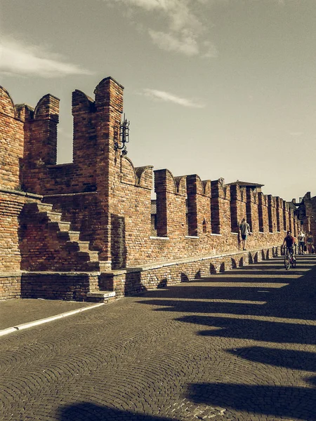 Castelvecchio Bridge aka Scaliger Bridge in Verona vintage desat — Stock Photo, Image