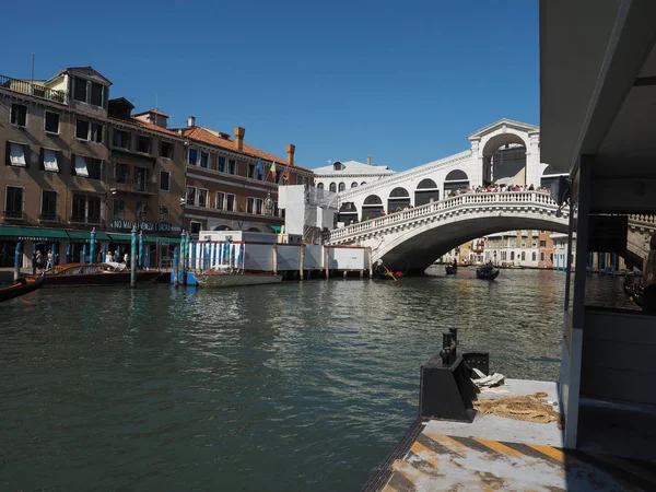 Puente de Rialto en Venecia — Foto de Stock