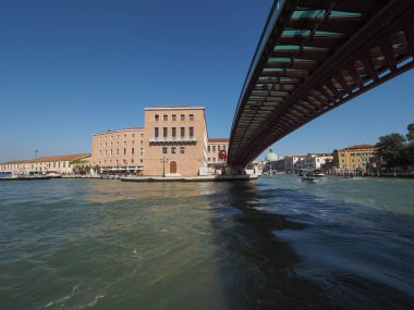 Ponte della costituzione Venedik
