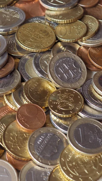 Birçok Euro coins - dikey