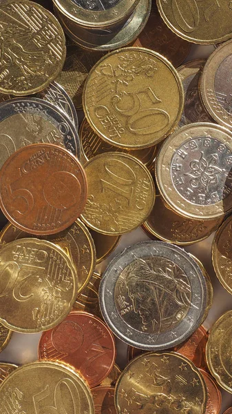 Монеты евро фон - вертикальный — стоковое фото