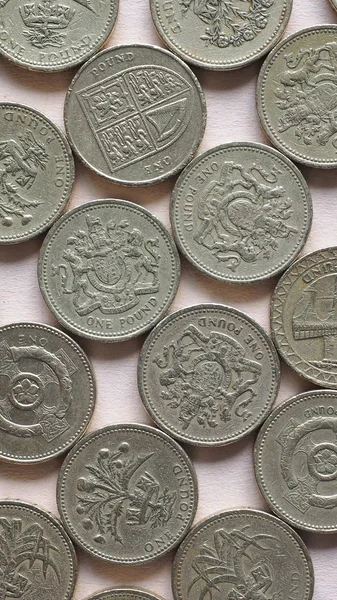 Монеты GBP Pound - вертикальные — стоковое фото