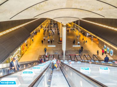 (Hdr Londra'da Canary Wharf metro istasyonu)