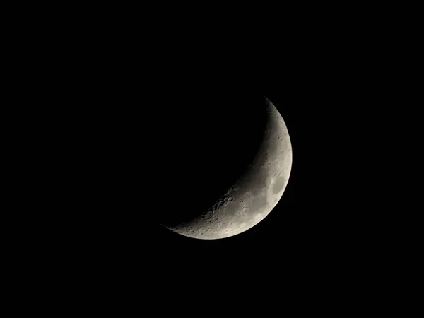 Teleskop ile görülen ağda Hilal ay — Stok fotoğraf