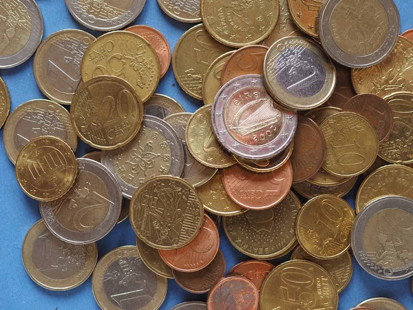 Monedas en euros, Unión Europea sobre azul —  Fotos de Stock