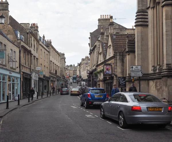 Touristes visitant Bath — Photo