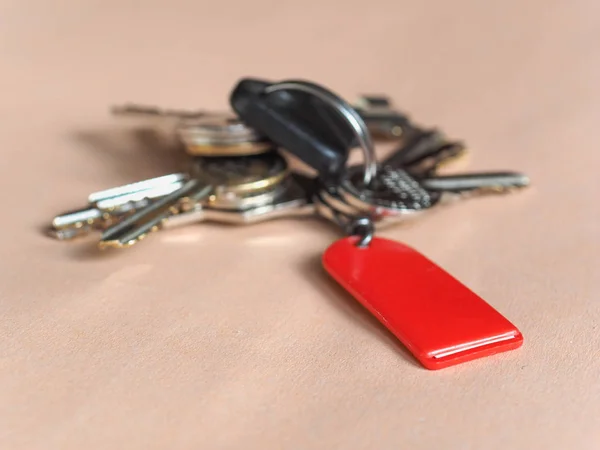 Red key ring selective focus — Stock Photo, Image