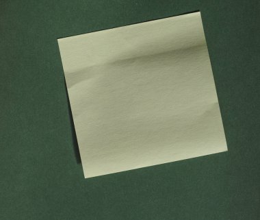 Postit kopya alanı ile yeşil üzerinde