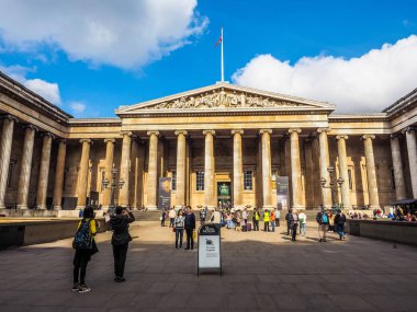 Turistler (Hdr Londra'da British Museum'da)