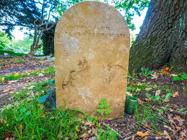 Nick Drake hrobka v Tanworth in Arden (Hdr) — Stock fotografie