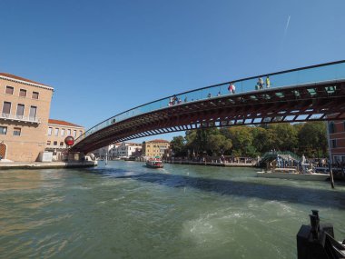 Ponte della costituzione Venedik