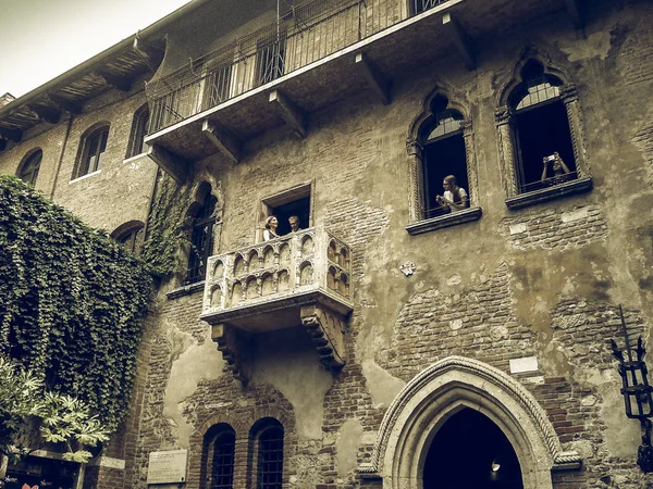 Huis van Julia in Verona vintage desaturated — Stockfoto
