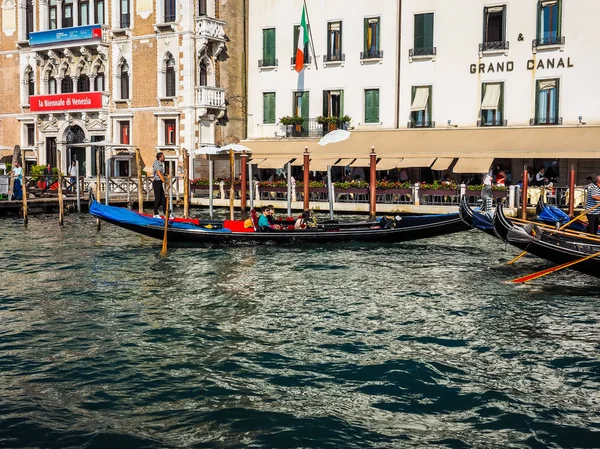 Bateau à rames HDR Gondole à Venise — Photo