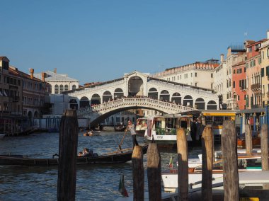 Venedik 'teki Rialto Köprüsü